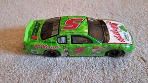 #5 Terry Labonte Kellogg's The Grinch Christmas 2000 Chevrolet Monte Carlo. 1:24 - Picture 1 of 5