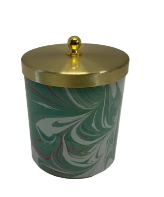 Vela Hallmark 8,1 oz patrón de mármol verde claro con tapa dorada guisante dulce y jazmín Foto 1 de 4