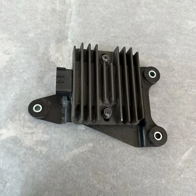 2015 Yamaha SR400 Rectifier/Regulator & Bracket Foto 1 de 4