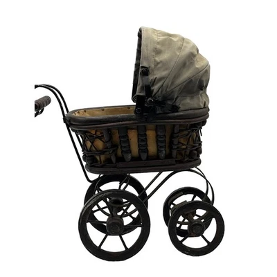 Cochecito de muñeca de bebé victoriano antiguo de hierro de mimbre cochecito de muñeca de bebé Foto 1 de 4