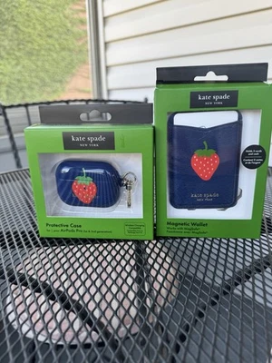 Cartera magnética Kate Spade X Target y estuche Airpod Pro azul con fresa**NUEVA Foto 1 de 3