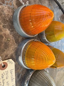 MERCEDES BENZ W108 W109 W111 TURN SIGNAL LAMP LENS PAIR 1118200520 - Picture 1 of 3