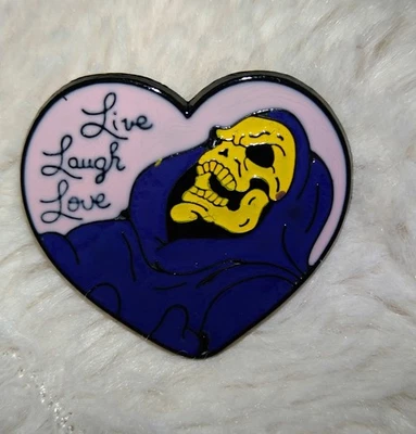 Broche prendedor esqueleto Live Laugh Love insignia gótico horror punk emo regalo Reino Unido NUEVO Foto 1 de 4
