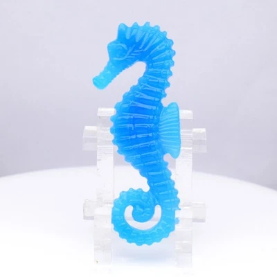 💎 18.20ct Life Like Seahorse Carving Natural Blue Chalcedony - Africa Gemstone - Image 1 of 4