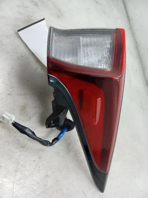 LUZ TRASERA MONTADA EN CUARTO LADO PASAJERO TOYOTA PRIUS 19-22  Foto 1 de 4