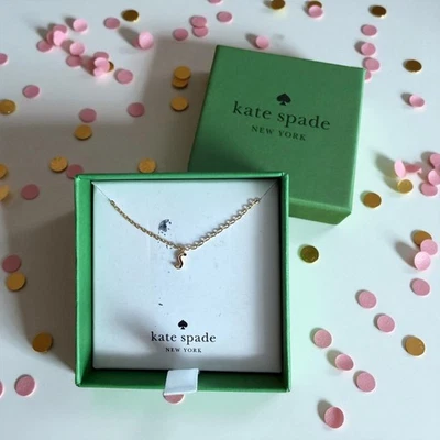 KATE SPADE один в миллион S сценарий монограмма золотистый ожерелье новый в коробке - Изображение 1 из 4