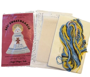 🧵 Astor Place Lil’ Sweethearts Kreuzstich Puppe Set Vintage 70er komplett - Bild 1 von 6