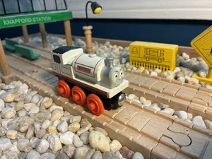 Thomas & seine Freunde Holzeisenbahn Zug Panzer Lok - Stanley - GUC - 2003 - weiß - Bild 1 von 2