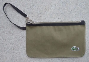 Lacoste Geldbörse Portemonnaie. Handgelenkhandtasche. Geldbörse. Grün mit Logo.  - Bild 1 von 8