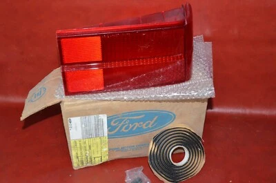 Luz trasera derecha Ford Escort Mercury Lynx 1981-1985 lente paso lado E1FZ-13450A nuevo de lote Foto 1 de 4