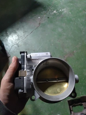2009-2013 Chevrolet Silverado 1500 Tahoe Throttle Body Assembly 6.0L OEM - Image 1 of 4