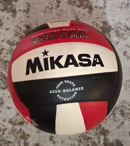 Ballon de jeu de compétition Mikasa VQ2000 Plus volleyball MC10 équilibre batterie rouge/noir - Photo 1/6