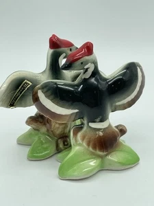 Vintage 1950s Unbranded Woodpecker salt and Pepper shakers - Picture 1 of 14