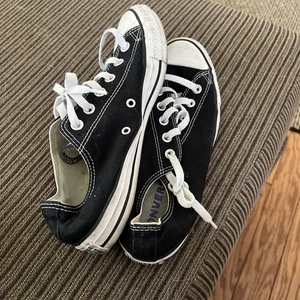 CONVERSE Mens 7.5 CHUCK TAYLOR Low Top Canvas Shoes Black - Picture 1 of 7