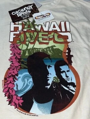 NOVA Camiseta Crazy Shirts Hawaii Five-O OFF WHITE TINGIDA DE COCO UPF 50+ Masculina Média - Imagem 1 de 4