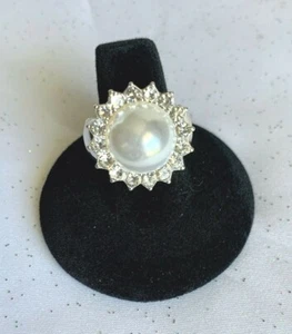 Anillo Anne Klein tono plateado imitación perla elástico nuevo con etiquetas - Imagen 1 de 6