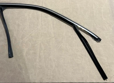 2014-2018 BMW X5 F15 Front Right Door Window Reveals Weatherstrip Seal Oem - Image 1 of 4