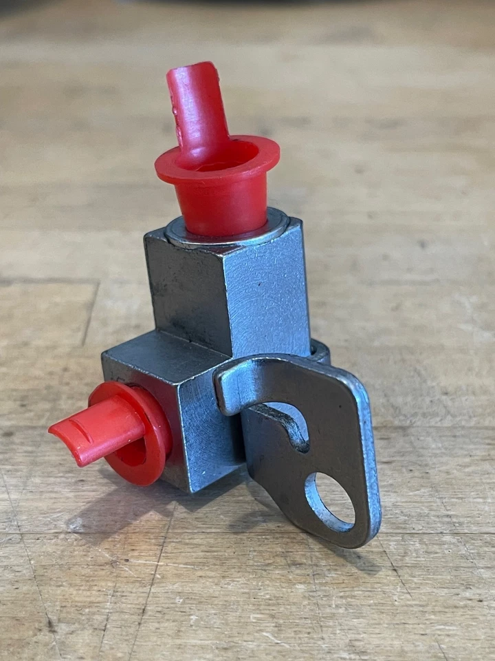 Conexión de línea de freno delantero para Triumph Speed Triple 1050 RS S R Foto 1 de 1