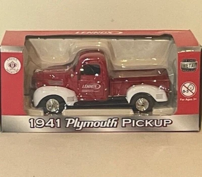 Camioneta pickup Crown Premiums Lennox 1941 Plymouth, roja y blanca, diecast 1/24, nueva en caja Foto 1 de 3