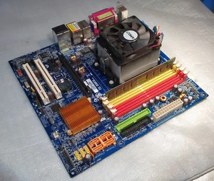 Gigabyte GA-M61PM-S2 [REV 1.0] + Athlon64 X2 3600 + 2GB [Socket AM2] Motherboard - Bild 1 von 11