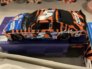 NASCAR Frottee Labonte #5 Kelloggs Maßstab 1:24 LIMITIERTE EDITION Lagerauto 2000 sauber - Bild 1 von 11