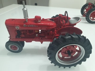 Ertl Farmall Mccormick Super M 1:16 Tractor - Immagine 1 di 4