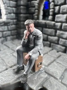 Railway Figure OO Gauge PASSENGER ON SUITCASE 3D Printed Hand Painted 1:76 - Picture 1 of 6
