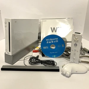 Nintendo Wii RVL-001 GameCube kompatibel Konsole Bundle & Wii Sports Spiel getestet - Bild 1 von 21