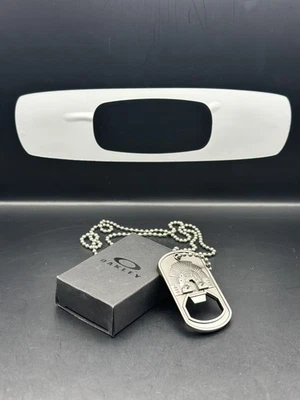 Abridor de botellas Oakley Dog Tag GWP 2015 Foto 1 de 4