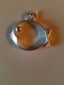 Silver fish pendant.Whimsical. Good condition. - Picture 1 of 3