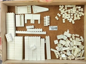 Lot V078: 210g de pièces de montage blanches Mega Bloks vrac (compatible légo) - Imagen 1 de 1