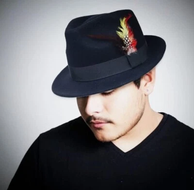 Fedora Preta - Gângster - Pena - Década de 1920 - Acessório Fantasia Deluxe - Adulto - Imagem 1 de 2