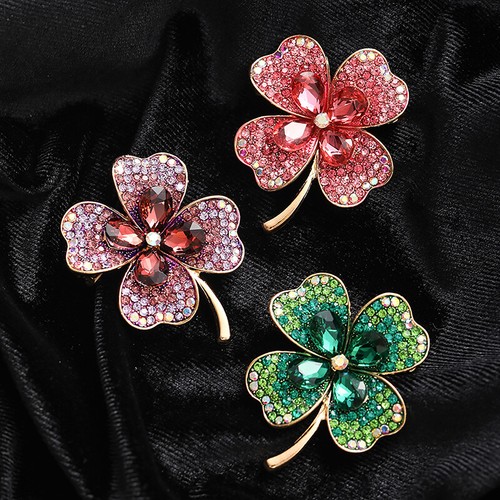 VETEMENTS Fashion Rhinestone Clover Brooches Women Clothing Coat Jewelry Party Accessor qi