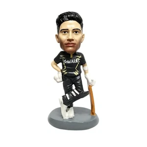 Shubhman Gill Bobblehead 14 cm- Gujrat Jersey - Picture 1 of 3