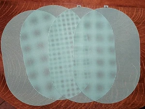 4 nuevos manteles individuales de lona de plástico ovalados en blanco malla 17-3/8x12" verde azulado Darice - Imagen 1 de 3