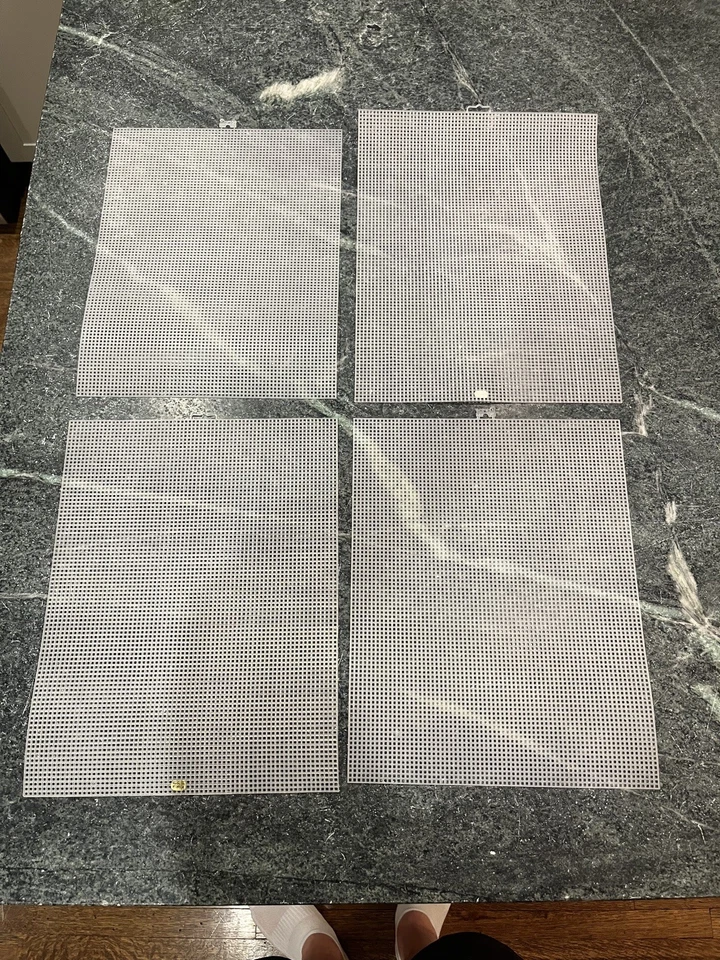 Lote de 4 láminas de lona de plástico Darice blancas 10,5 x 13,5 7 mallas hechas en EE. UU. Foto 1 de 3