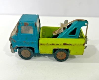 VINTAGE Louis MARX MINI TOW TRUCK Wrecker green Blue Hoist - Image 1 of 4