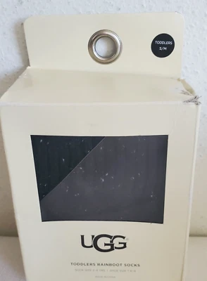 НОВЫЙ ПОВРЕЖДЕННЫЙ КОРОБКА UGG RAHJEE ДОЖДЯ ЗАГРУЗКИ НОСКИ ЧЕРНЫЙ МАЛЫШЕЙ S/M 2-4 ЛЕТ 1019885 - Изображение 1 из 4