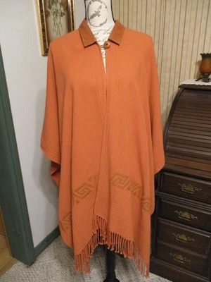 Poncho/capa D & Bond naranja con flecos con botón cuello de imitación de cuero de Ecuador Foto 1 de 4