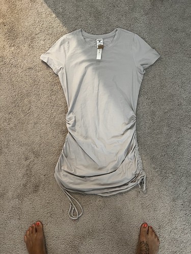 UNDERCOVER Abito Victoria's Secret rosa increspato lati manica corta taglia L