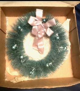 Vtg. Consolidated Novelty Blue Glitter Bottle Brush Christmas Wreath, Orig. Box - Picture 1 of 4