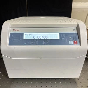 Thermo Scientific ST8 Tischzentrifuge mit Rotor und Eimern - Bild 1 von 7