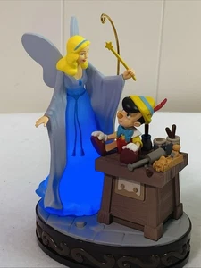 Hallmark A Real Boy Ornament 2018 Andenken Disney Pinocchio Magic Light & Sound - Bild 1 von 14