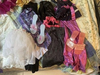 Lote de disfraces de vestir para niñas 3 faldas 3 pantalones 2 tops 2 zapatos S M GC Halloween Foto 1 de 4