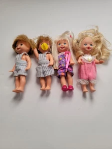 Barbie sorellina amica ragazzo bambole bimbo gemelli vintage con vestiti lotto di 4 - Foto 1 di 6