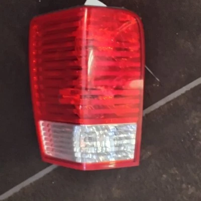 Luz trasera izquierda del conductor para Chrysler Aspen 2007-2009  Foto 1 de 2