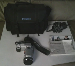 Sony DSC-F717 MPEG Movie HQX Digital Still Camera, WITH CASE, Made in Japan. - Picture 1 of 5