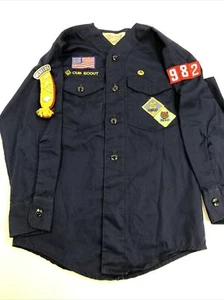 Vintage Cub Scout blau Uniform Hemd Langarm Kragenlos Jugend S BSA Pins/Patch - Bild 1 von 10