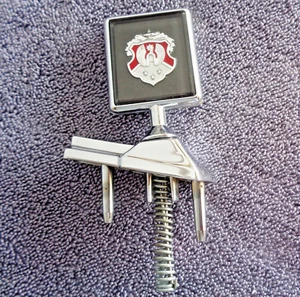 NEW NOS Genuine GM 80-90 RWD Oldsmobile Models Chrome Hood Ornament & Base - Picture 1 of 11