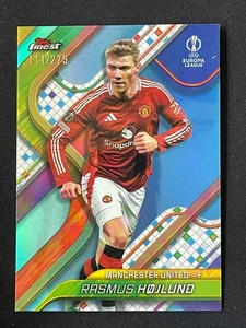 Rasmus Hojlund 2024-25 Topps Finest UEFA Sky Blue Refractor /275 #63 - Imagen 1 de 2